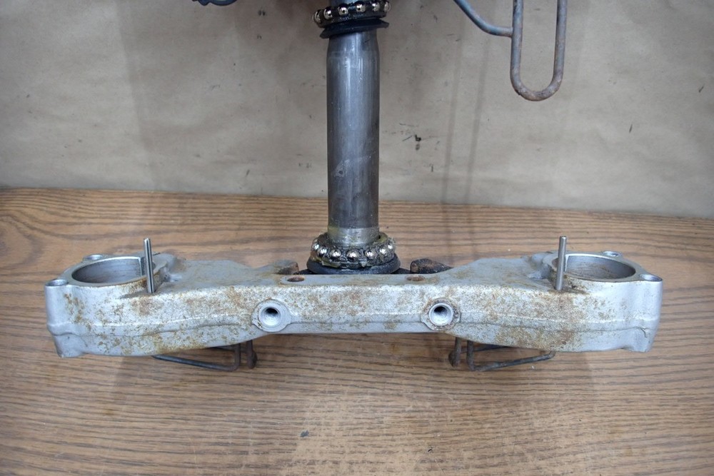 2005 YAMAHA VSTAR XVS1100 STEERING TRIPLE TREE W/ RISERS
