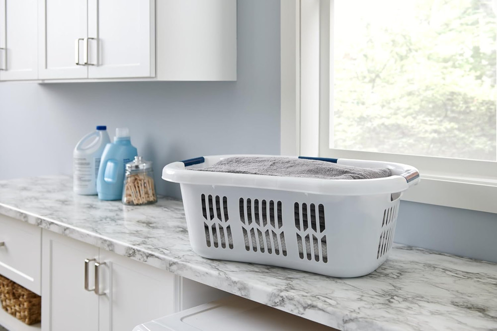 Rubbermaid Large Hip-Hugger Laundry Basket/Hamper, 1.5-Bushel, White, Stackable