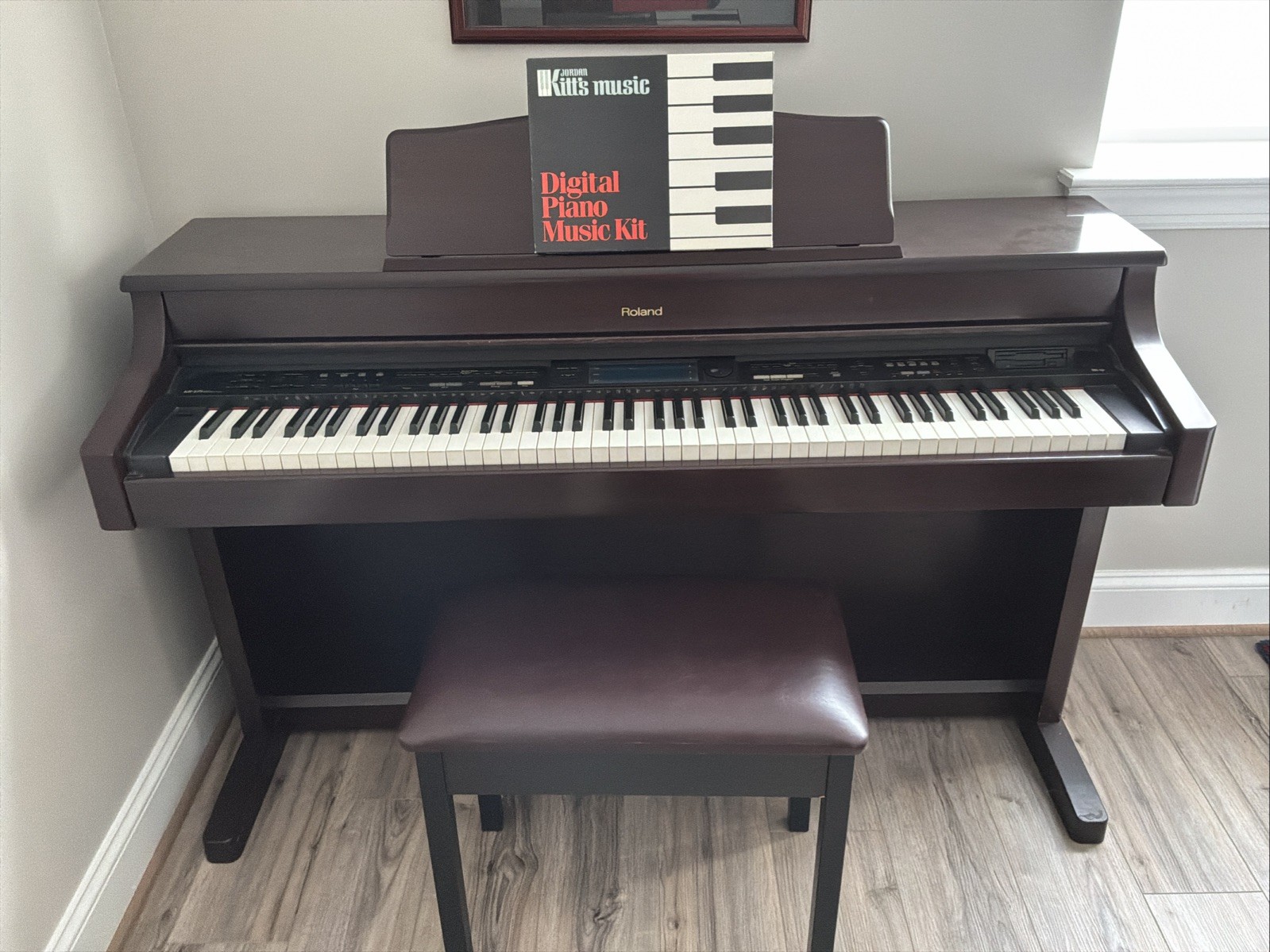 Roland KR-757 Piano Used Item with Free Shipping Details