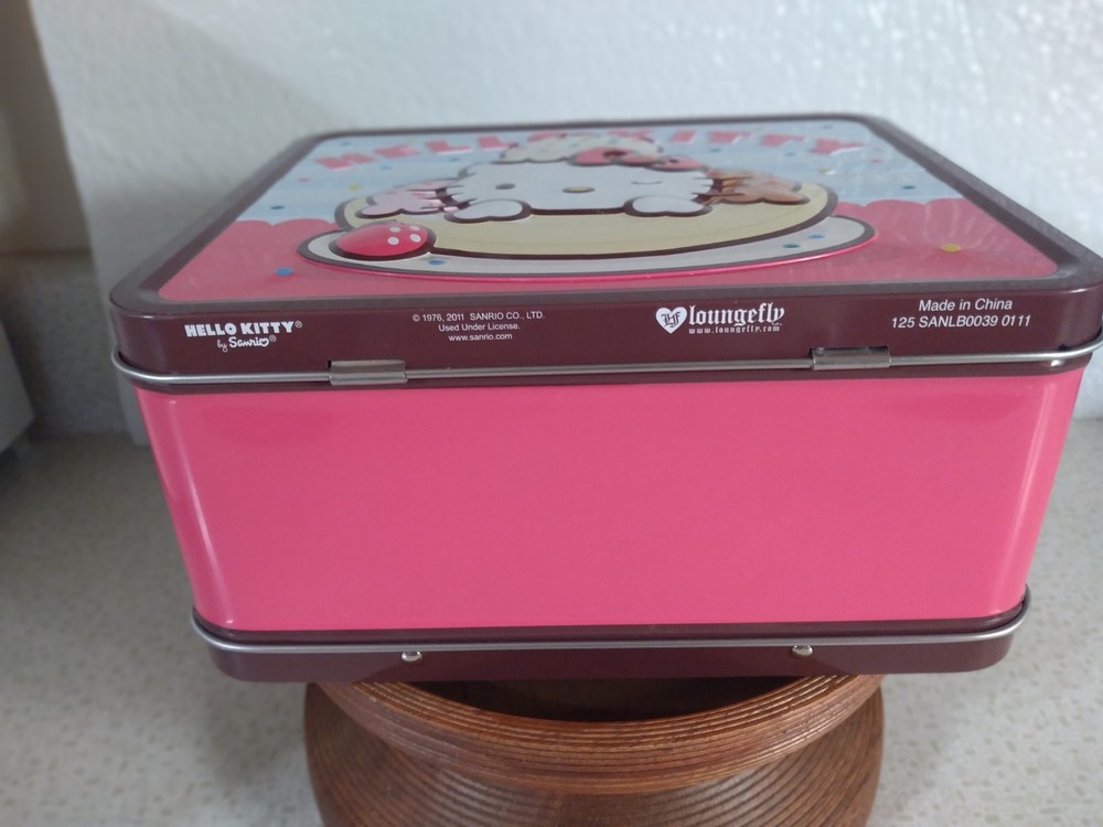 HELLO KITTY LUNCHBOX 2011