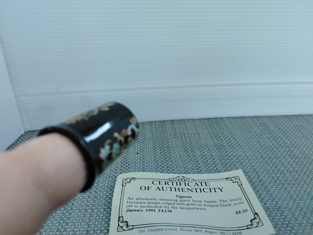 Collectable Thimble Vignette From Japan 1991 Supplied By Thimble Guild +Cert