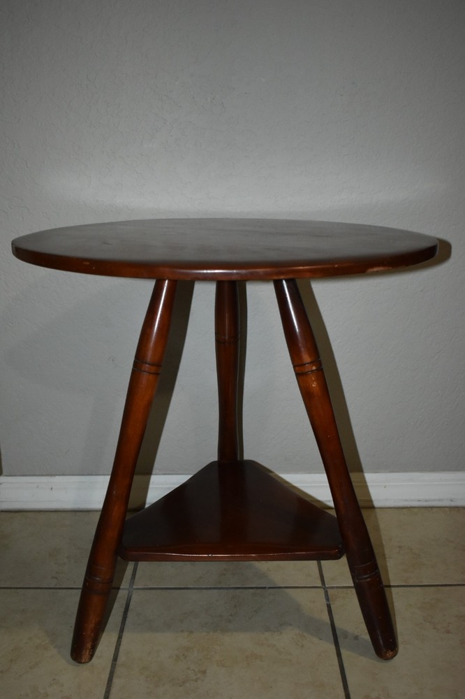 Cushman Colonial Creation Cricket Table Dark Brown Model 9245 in Great Condition