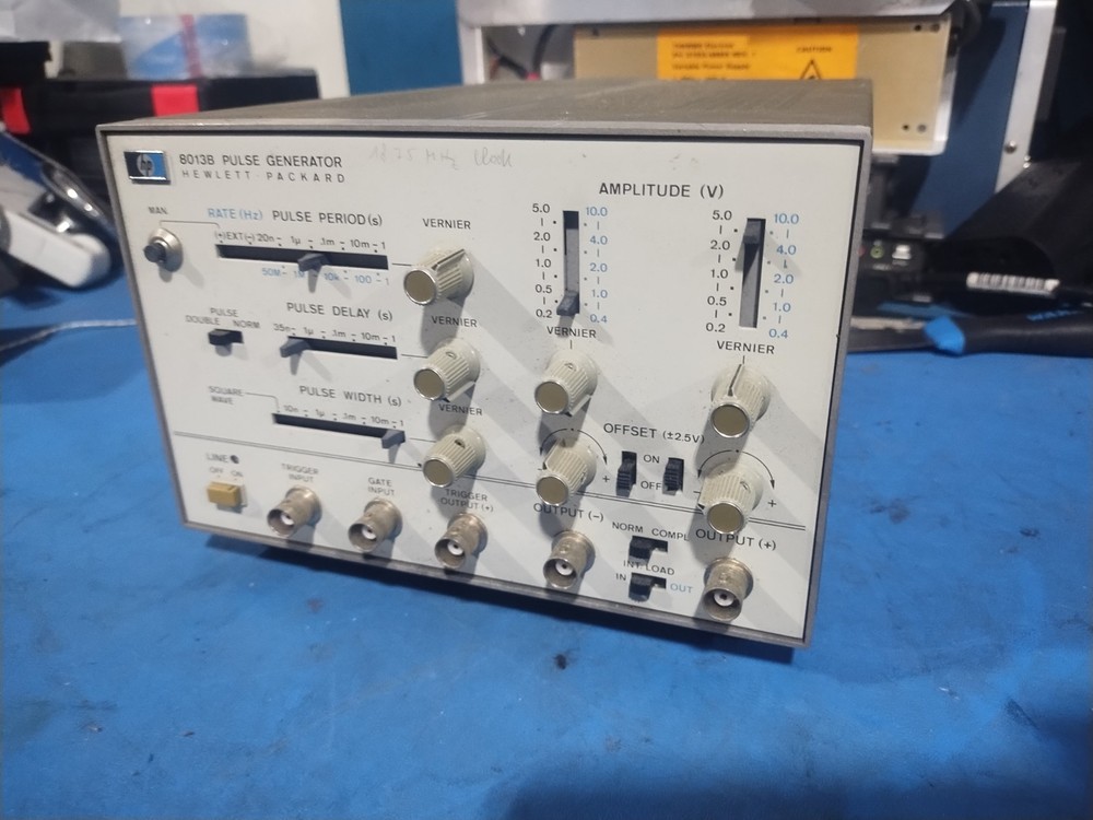 HP 8013B Dual Output 50 MHz Pulse Generator