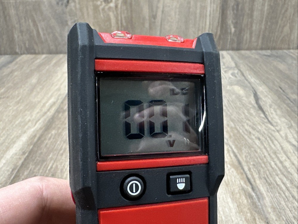 Milwaukee 2212-20 600V Auto Function Voltage/Continuity Digital Meter