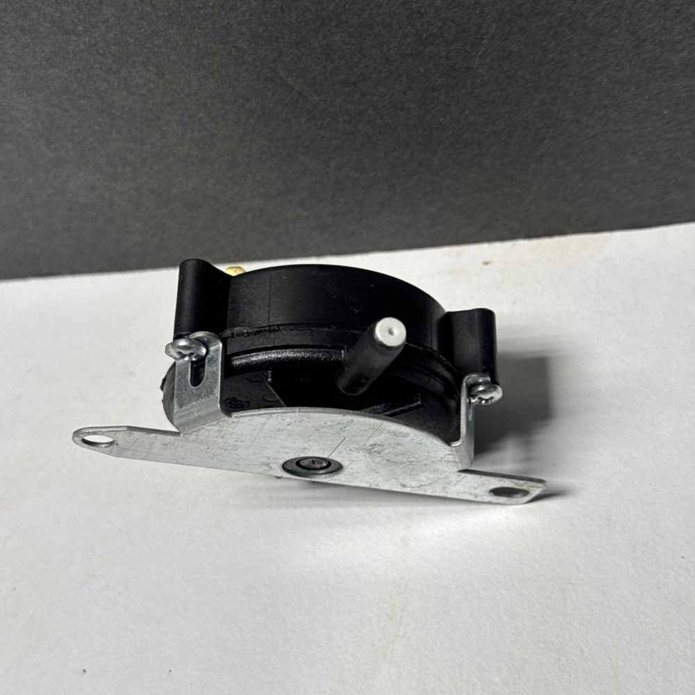 Lennox R102463-01, Pressure Switch
