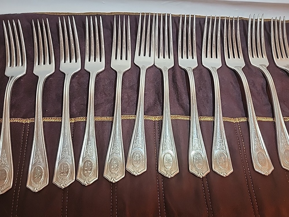 Oneida Community Silver Louis XVI c1911 Silverplate Flatware 12 Dinner Forks