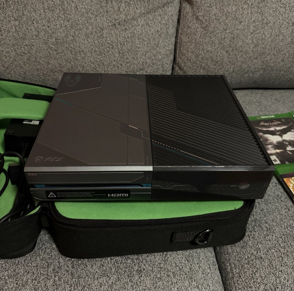 Microsoft Xbox One Halo 5 Guardians Limited Edition Bundle w/ Controllers, Games