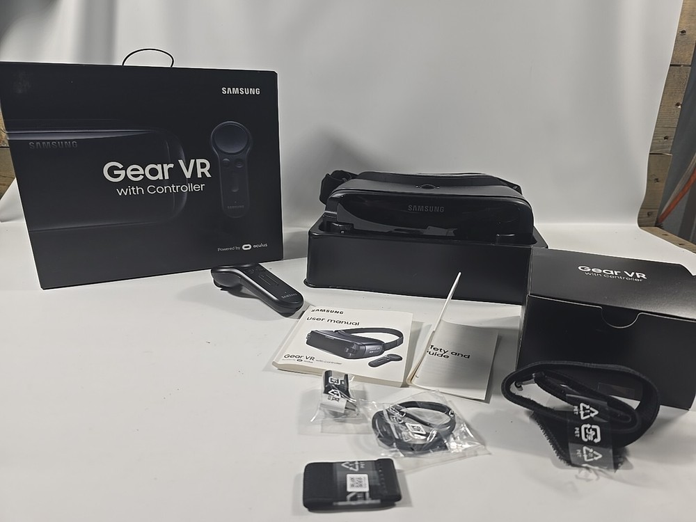 Samsung Gear VR with Controller SM-R324NZAAXAR Virtual Reality