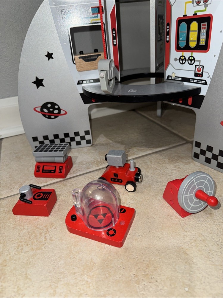 Hape HAP-E3021 Four-Stage Rocket Ship Playset Comes With 5 Pieces