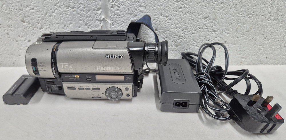SONY CCD-TR840E Hi8 Camcorder