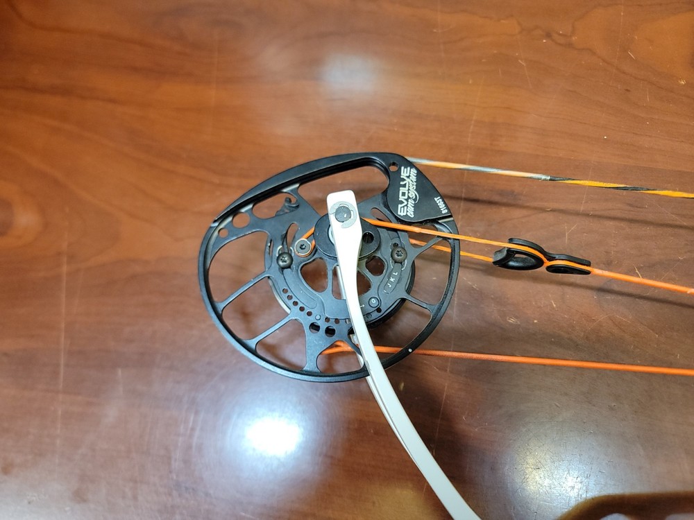 PSE Citation 40 RH Target Archery Compound Bow, Evolve Cam System 28" 60lb Draw