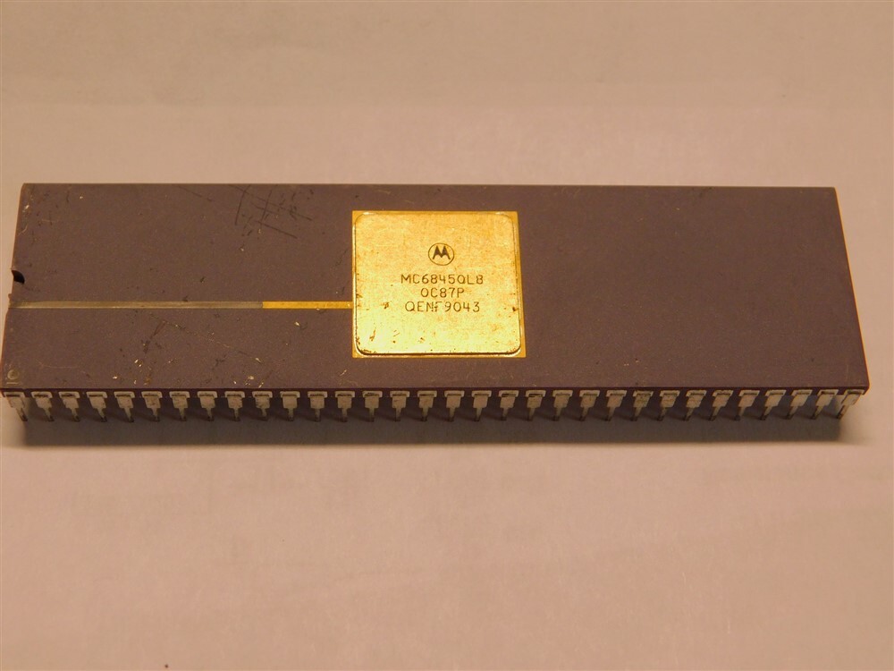 Motorola MC68450L8 Direct Memory Access Controller IC 64-SBCERDIP
