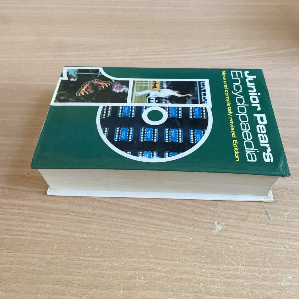 Junior Pears Encyclopaedia, 19th Edition, Hardback, 1979, Excellent condition