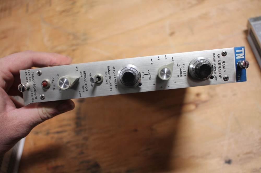 MECH-TRONICS PHOTON DISC 511 NIM BIN MODULE