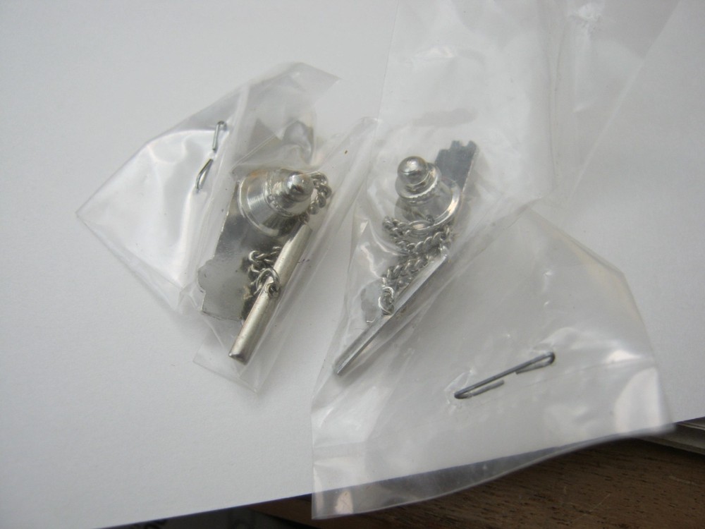 2 Fire Fighters Tie Pins Engines ( 9 )