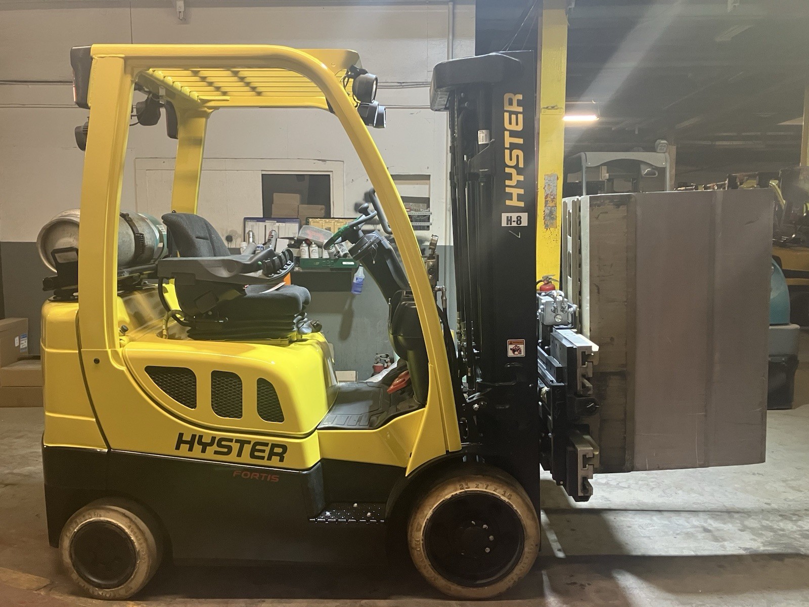 2019 Hyster 5000 LB Forklift with Carton Clamp and 3 Stage Mast