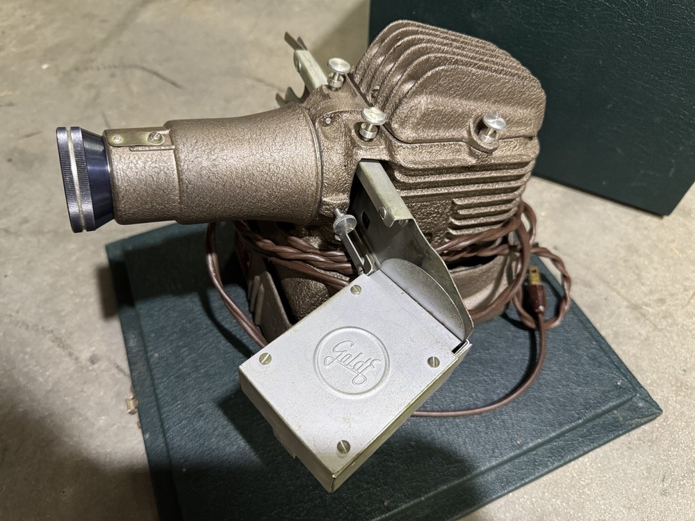 Blower Cooled Manumatic Slide Projector 300-P-1042