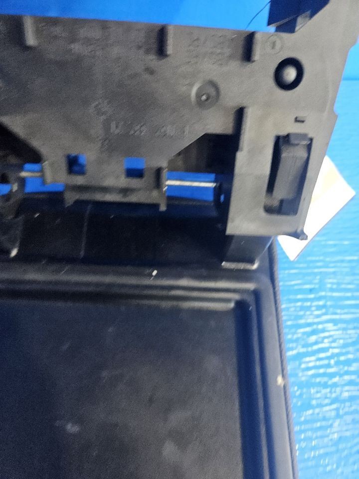 2006 BMW 325XI ARM REST