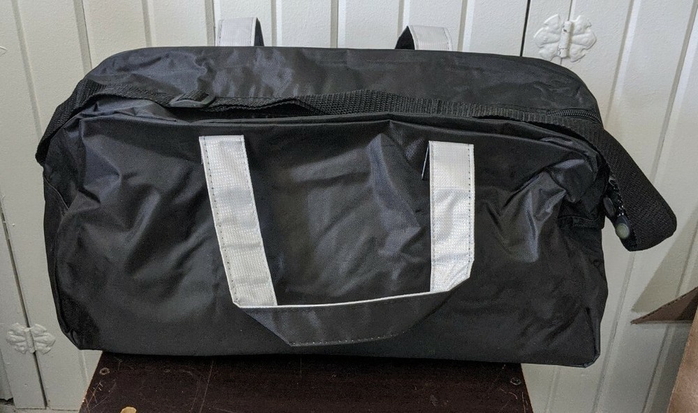 Leed's Small Duffle Bag