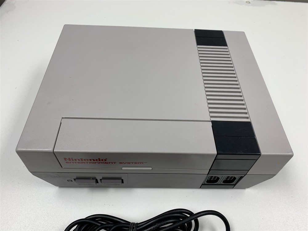 Nintendo NES Console Bundle Excellent Refurbished OEM Controller