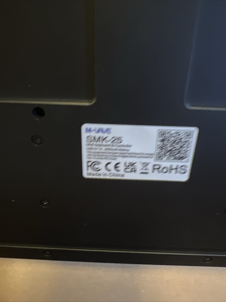 M-VAVE SMK-25 Bluetooth MIDI Keyboard Controller 25-Key 8 Backlit Drum Pads