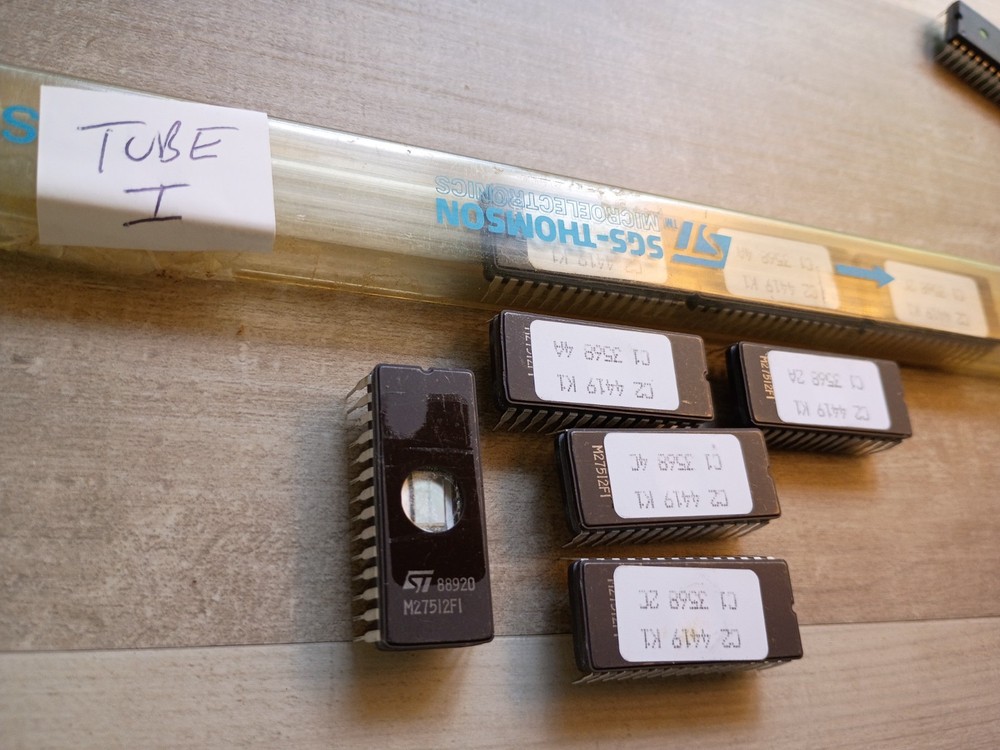 QTY.  (8)  ST MICROELECTRONICS 27512F1  EPROMS NOS