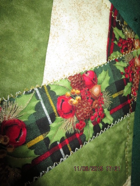 MACHINE QUILTED 6 SIDED TABLE TOPPER--20 1/2" ACROSS- DECORATIVE THREAD --#R19-4
