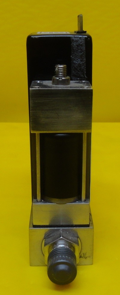 Unit Instruments UFC-1020 Mass Flow Controller MFC 100 SCCM SF6 Used Working