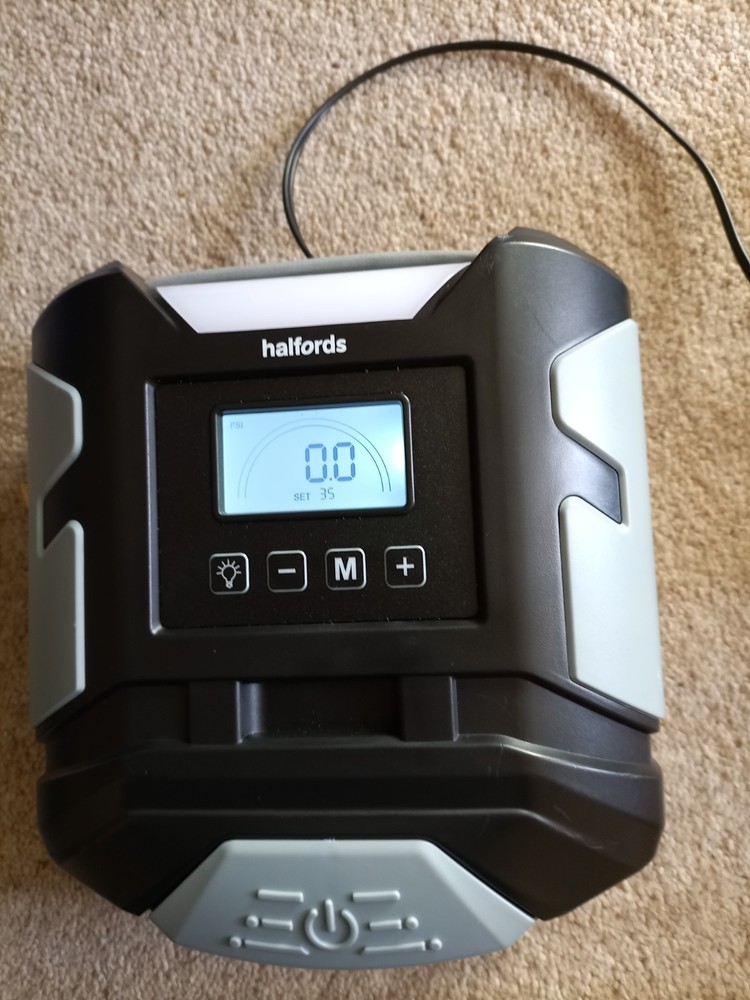 Halfords 514374 Rapid Digital Tyre Inflator + case