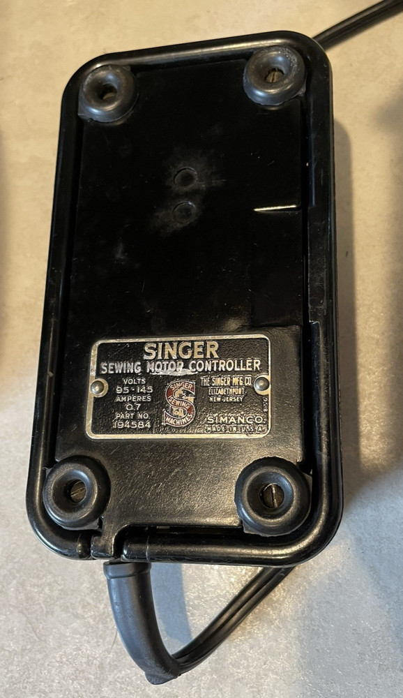Singer 1951 Centennial Featherweight Sewing Machine + Original Case - Works