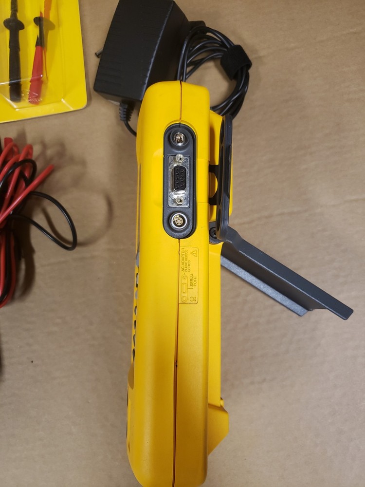 Fluke 744 Documenting Process Calibrator With Accessories. Read Desc.