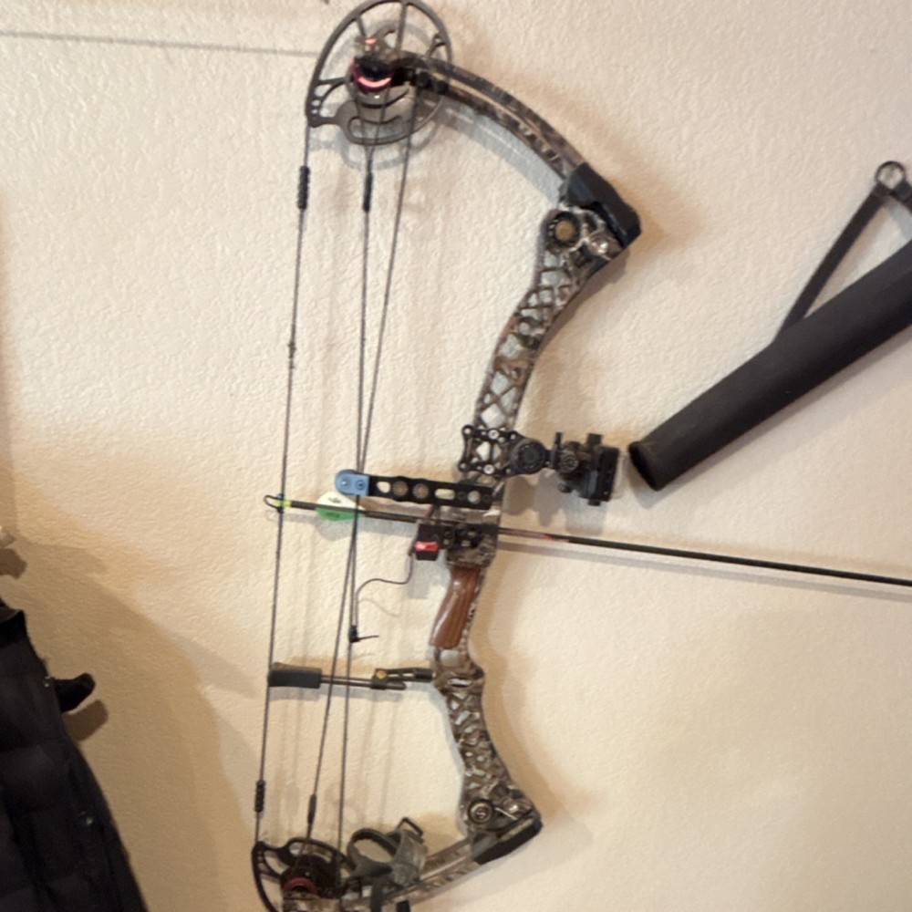 Mathew’s monster compound bow McPherson series