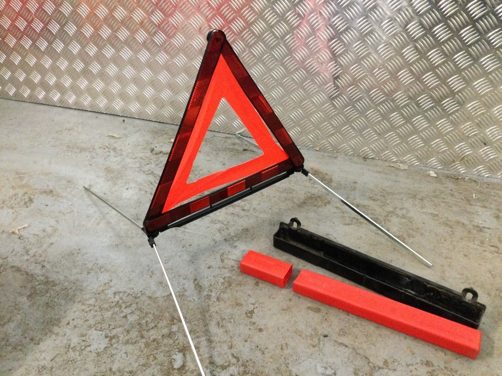 SAIC MOTOR WARNING HAZARD TRIANGLE 27 R030025