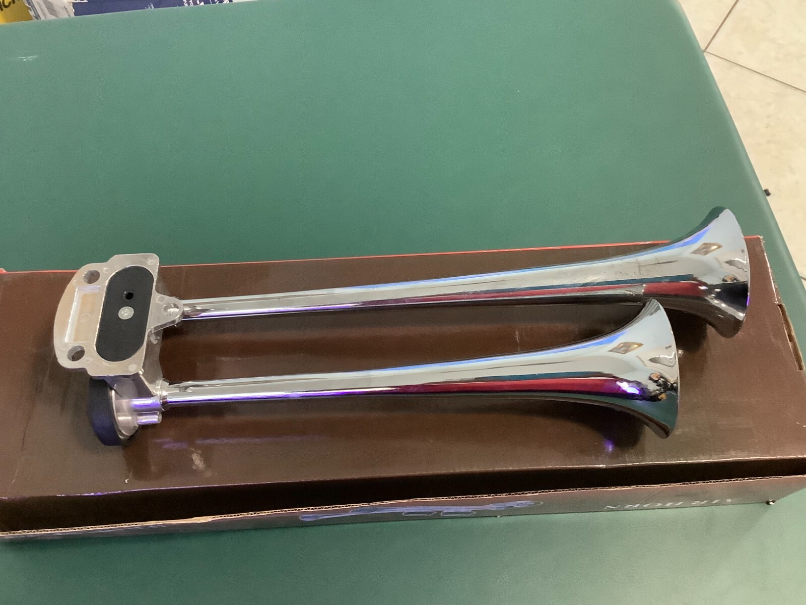 LOUD DUAL TRUMPET TRAIN AIR HORN CAR/TRUCK/RV 12V CHROME. HORNS ONLY