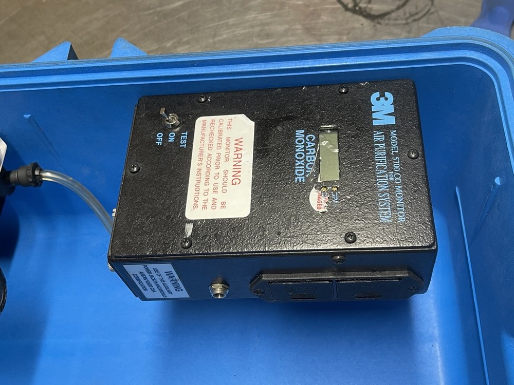 3M 256-02-00 Portable Air Panel Compressed Air Filter Regulator