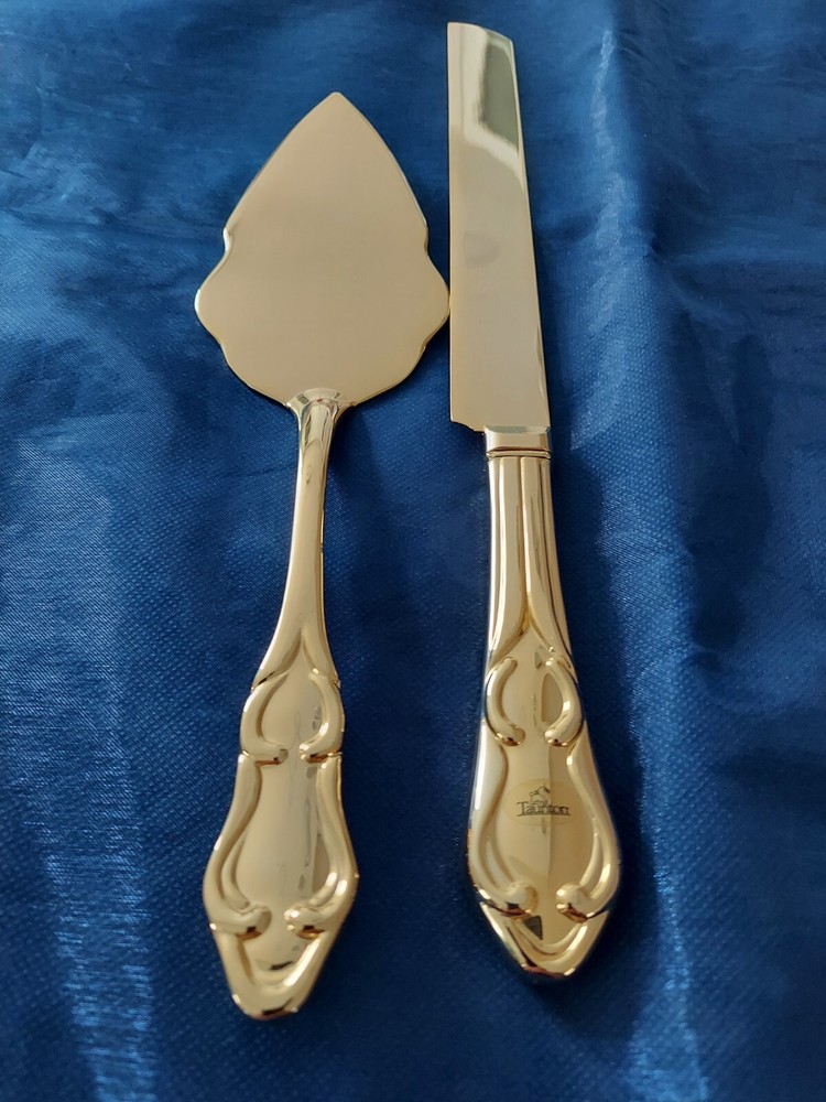WEDDING CAKE & KNIFE SERVER SET