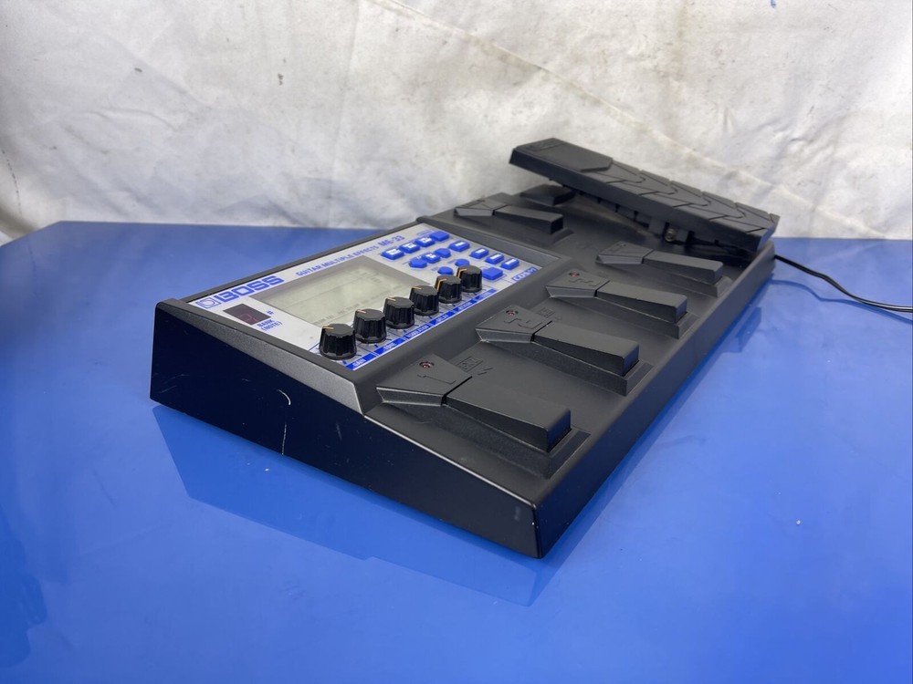 Boss Roland ME-33 Multiple Multi Effects Processor Guitar Effect Pedal + PSU