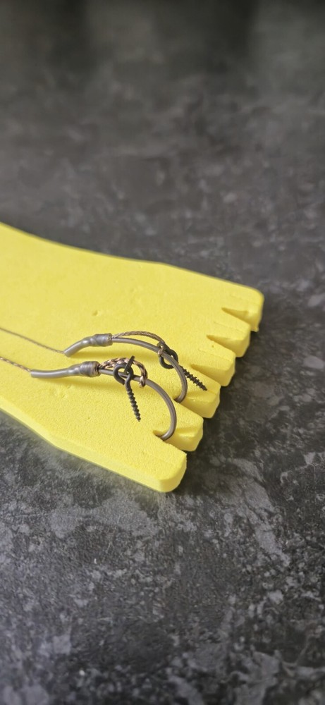 5 or 10 Slip 'D' Carp Rigs Presented on Rig Board Braid Coated Multiple Options!