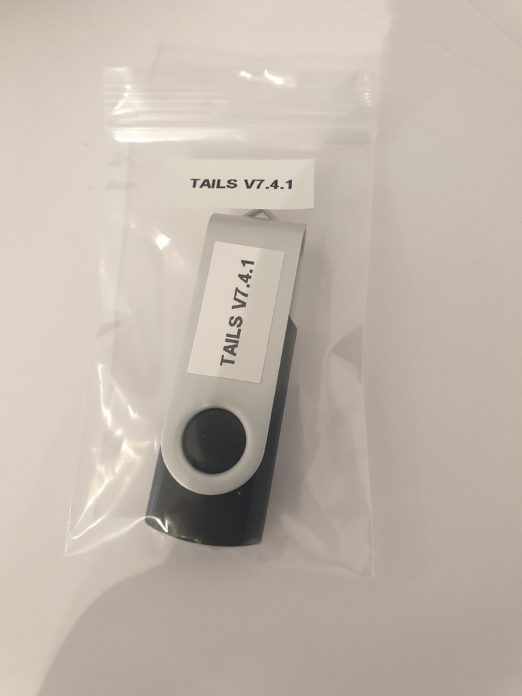 Linux Tails 7.4.1, 64-bit, Bootable Live USB Flash Drive - Leave No Trace