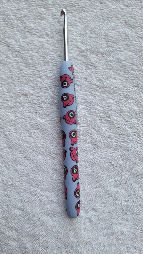 Preowned Squid Game Red Guard Wobble Ergonomic Crochet Hook