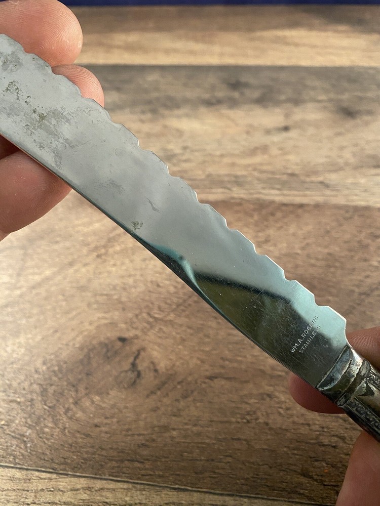 Wm A Rogers Silverplated Bread Knife Ornate Design Unknown Pattern Monogrammed