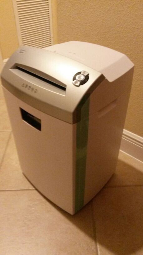 Pittney Bowes Shredder - SH39
