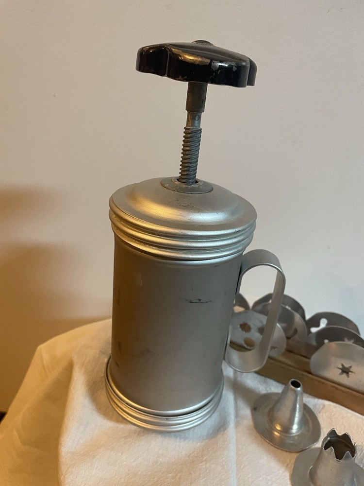 Mirro Vintage Cookie Press