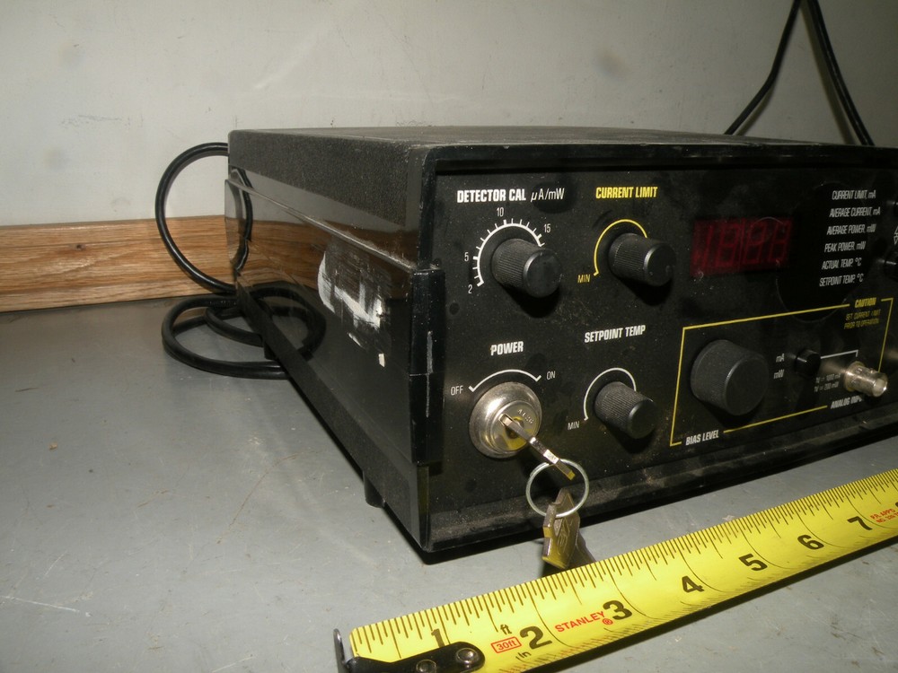 SPECTRA DIODE LABS SDL 800 LASER DIODE DRIVER W/ KEYS