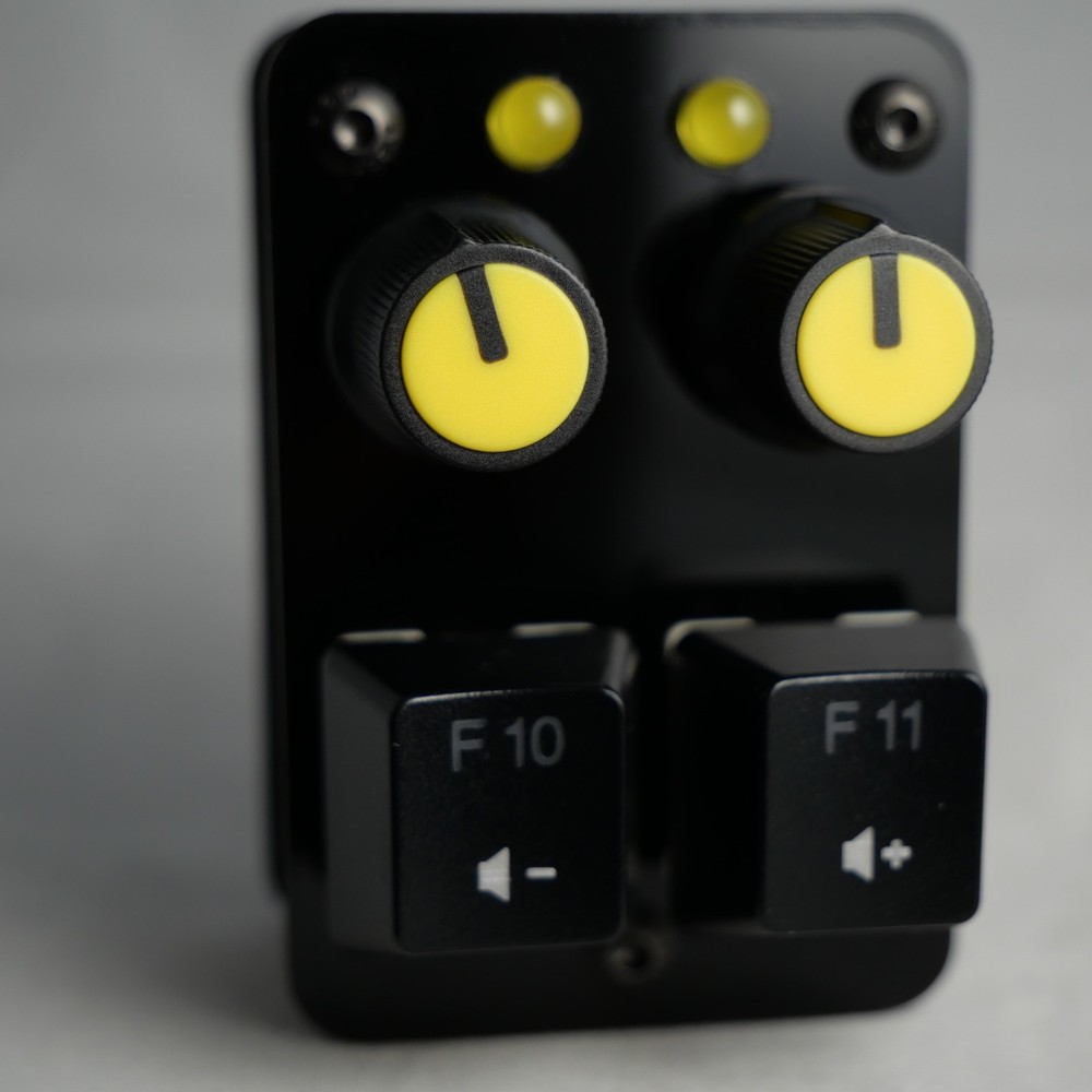 madMidiMiniClassic Midi Controller 2 buttons, 2 potentiometers, 2 LEDs