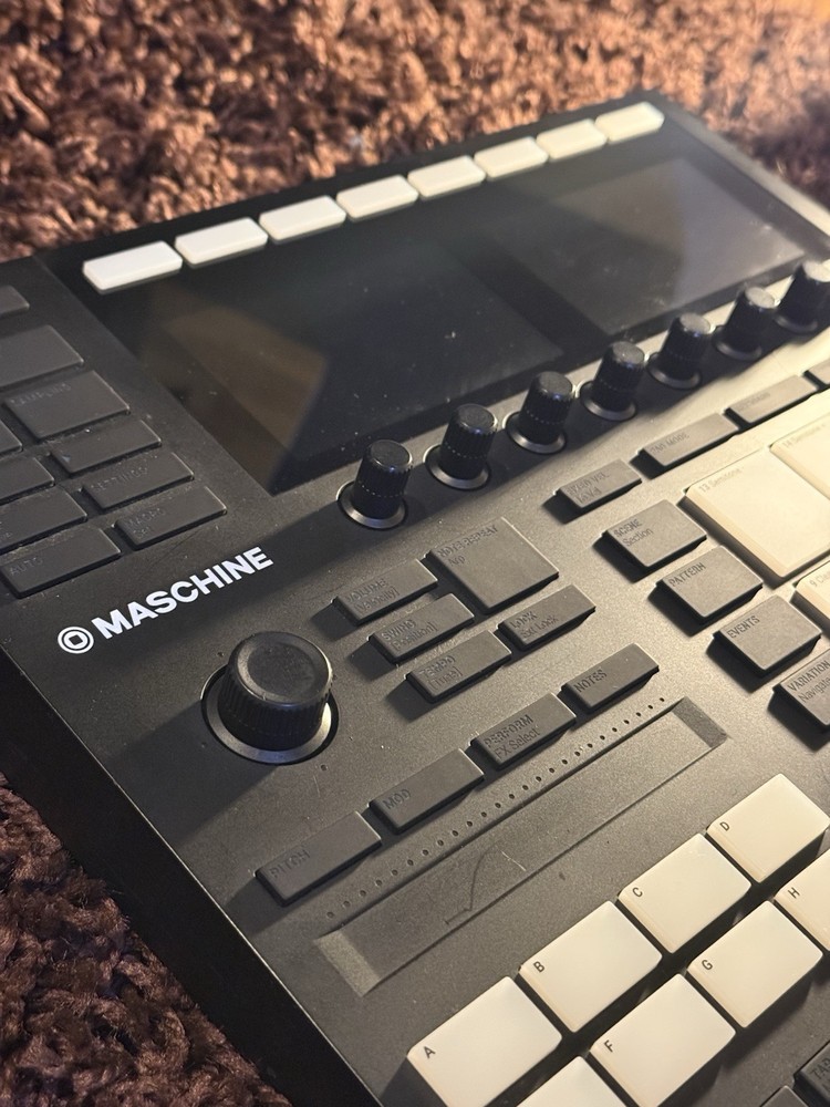Native Instruments MASCHINE MK3 Sampler & Sequencer 16 Pad Triggers Black