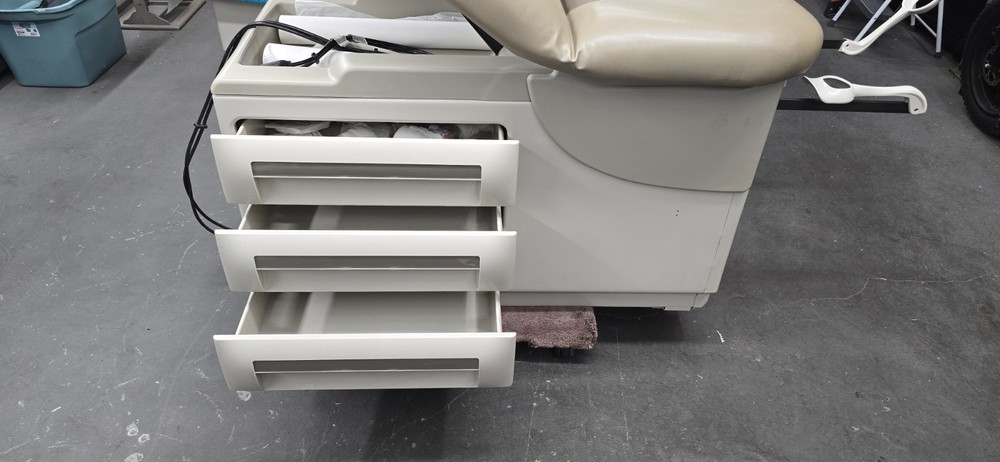 Midmark 604 Exam Table Very Good Condition