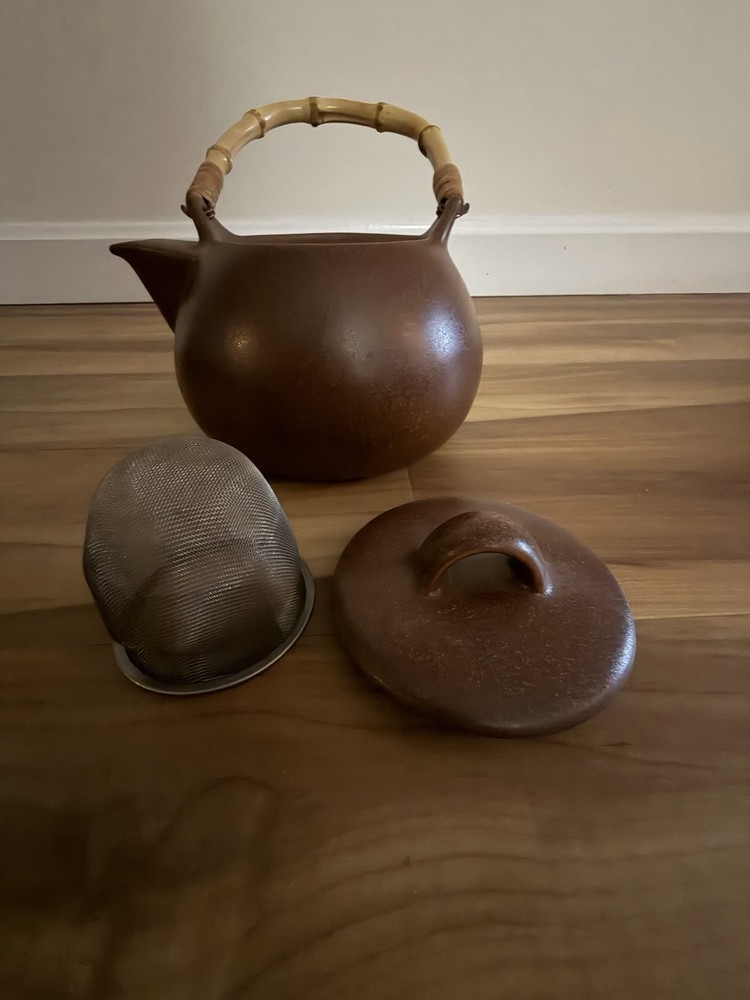 Ceramic Tea Pot W/ Handle, Strainer