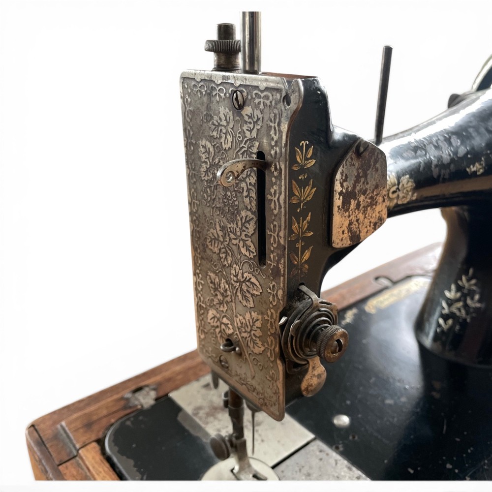 1910 Singer Model 28 Sewing Machine w/ Original Receipt & Accessories