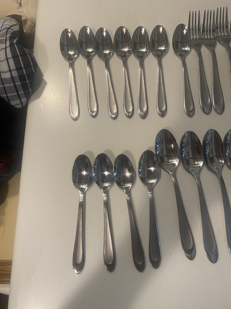 Oneida Sand Dune Silver 47 Piece Stainless Flatware Set